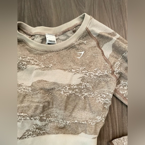 Gymshark Beige Camo zig zag back long sleeve Crop Top size L - Picture 4 of 6